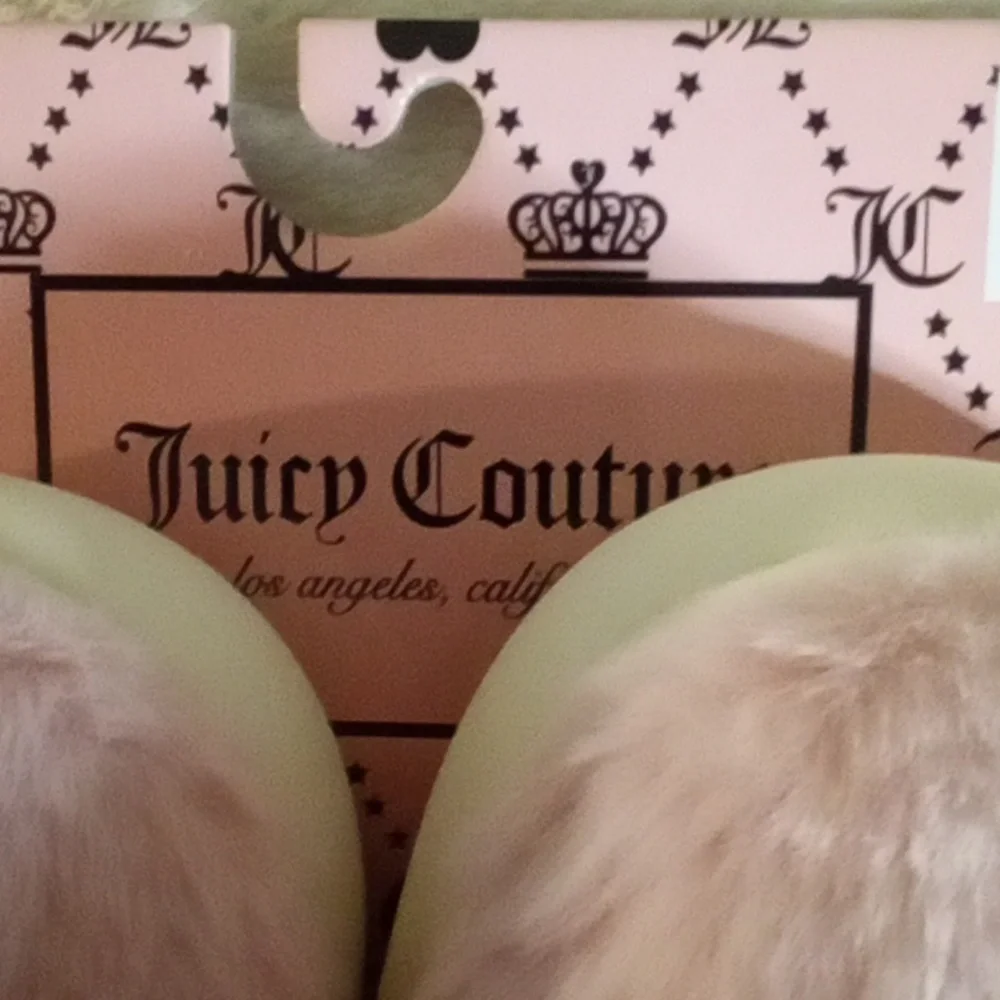 Juicy Couture Fuzzy Pink Heart Slippers SIZE 2/3 NWT!